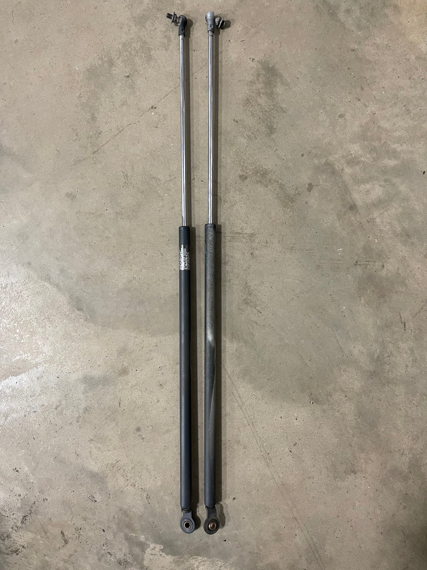 OEM 94-01 Acura Integra 2 door rear hatch struts