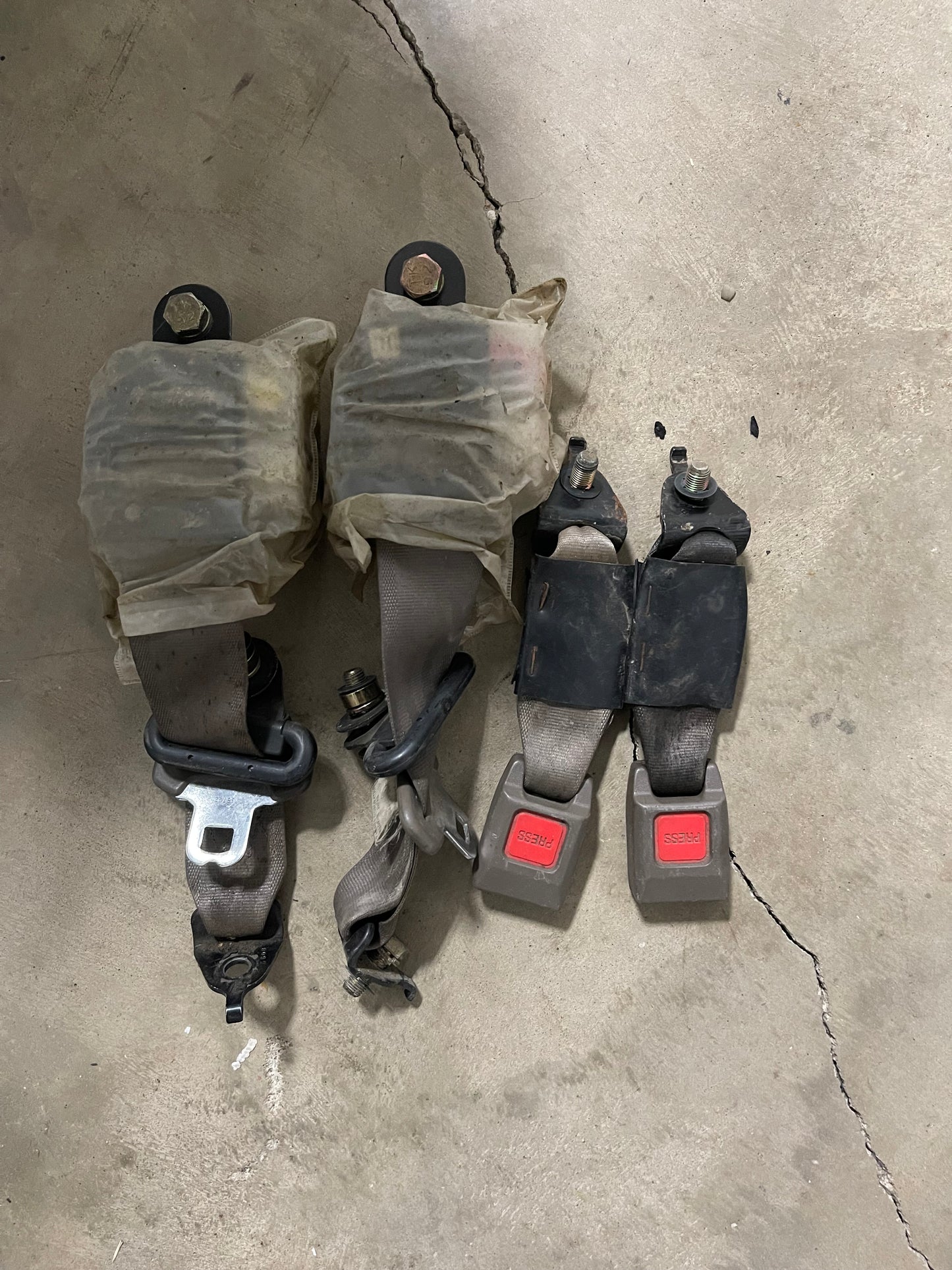 94-01 Acura Integra rear seat belt sets