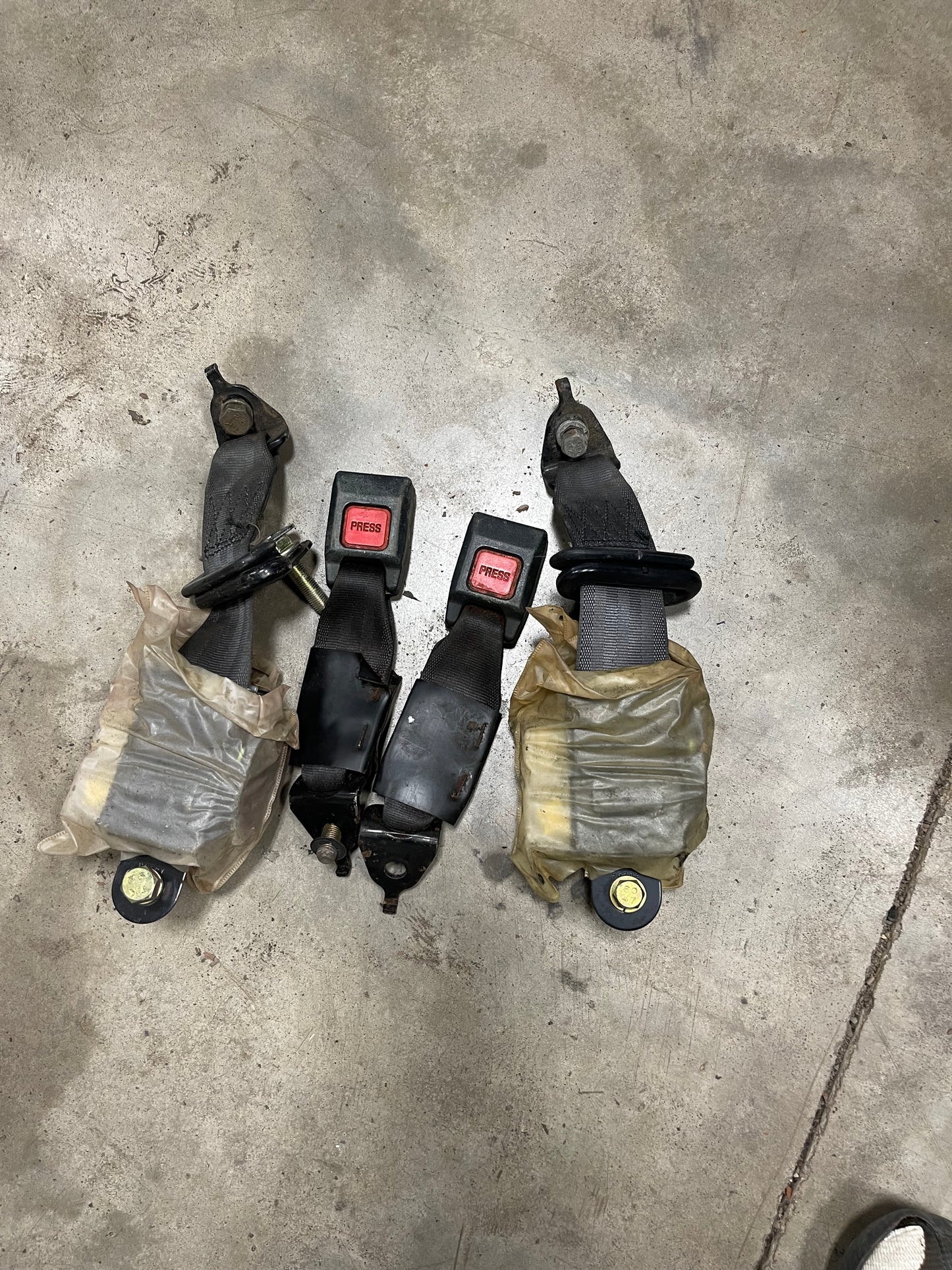 94-01 Acura Integra rear seat belt sets
