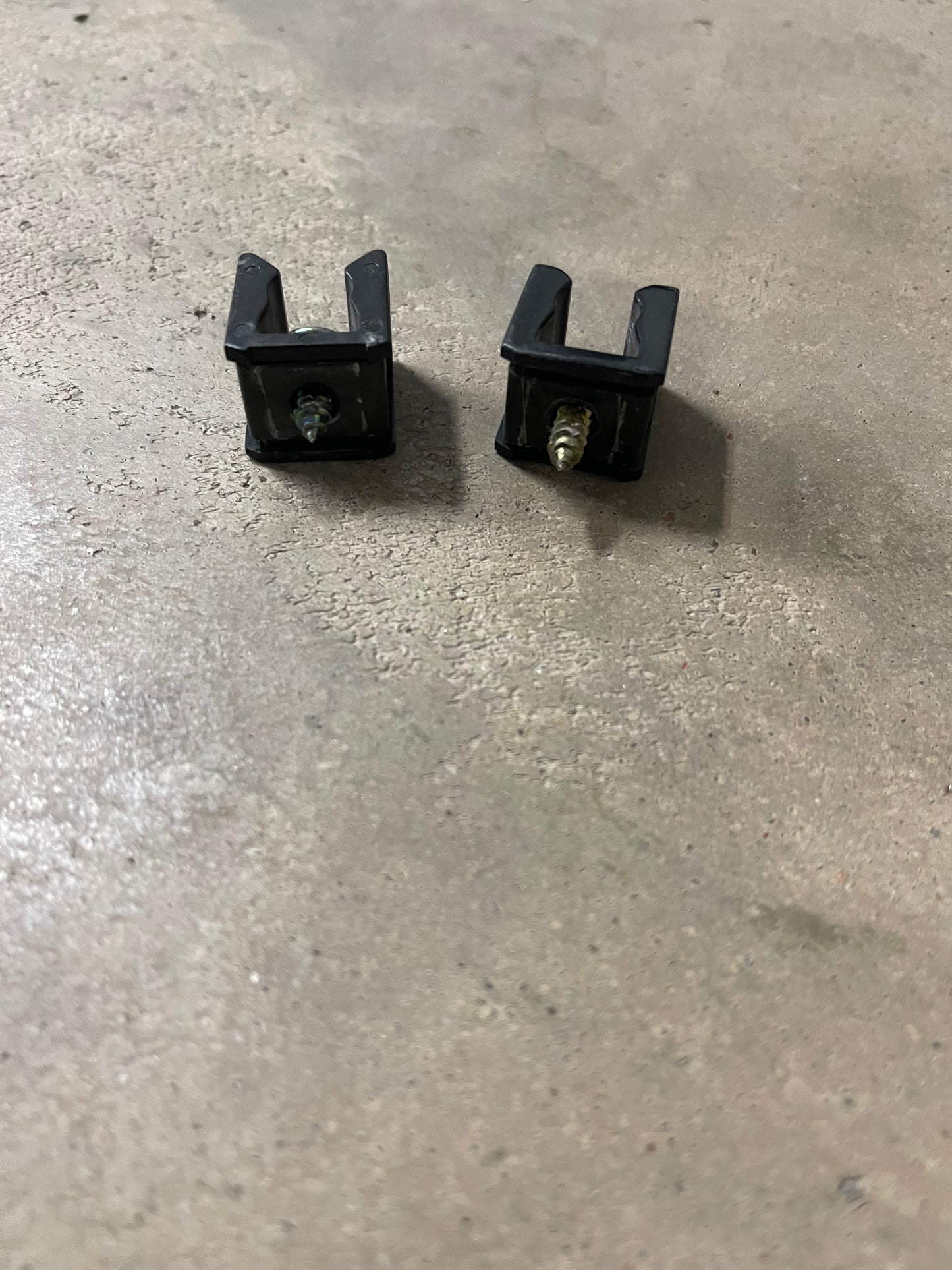 94-01 Acura Integra rear cargo cover clips pair together