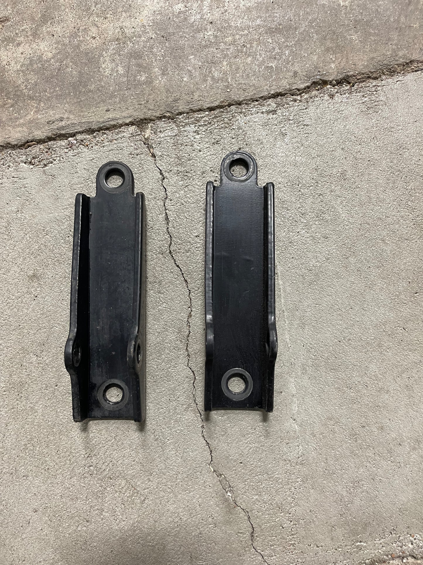 Front lower control arm traction brace mounts